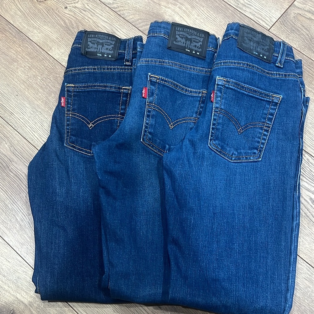 Boys Levi’s size 12. Excellent condition.